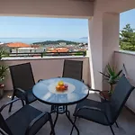 Bella Figura I